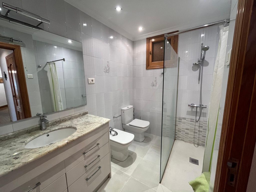 EXCLUSIVA VIVIENDA DE 200 m² CON MÚLTIPLES POSIBILIDADES EN MIRAMAR, HONDARRIBIA